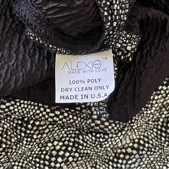 Alexis Skyla Metallic Flutter Sleeve V Neck Mini Skater Dress Silver Small - Picture 13 of 13